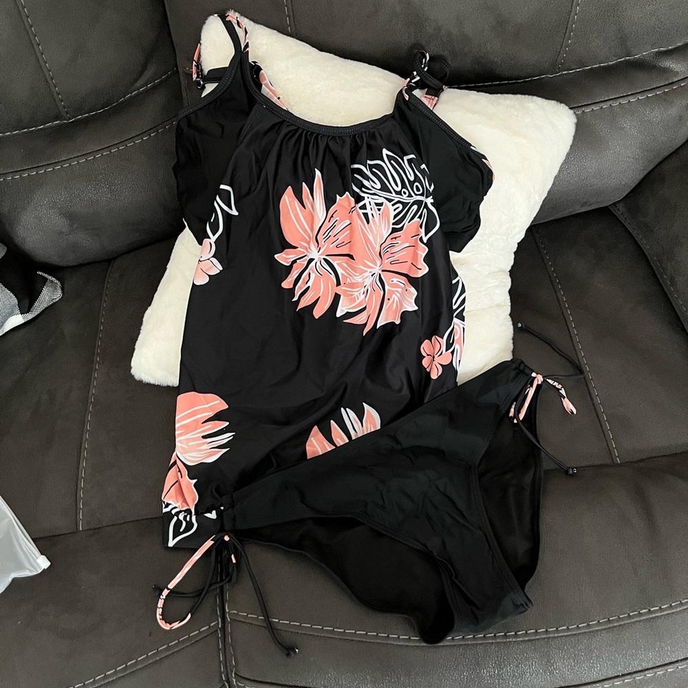 NWT black floral tankini